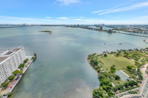 Condo in Miami, Florida, 2 bedrooms  № 1936405 - photo 23