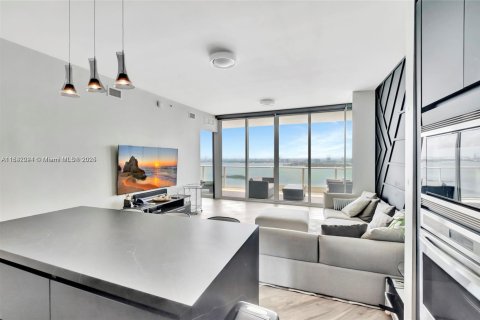 Condo in Miami, Florida, 2 bedrooms  № 1936405 - photo 4