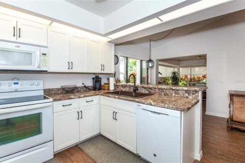 Condo in Venice, Florida, 2 bedrooms № 2233518 - photo 16