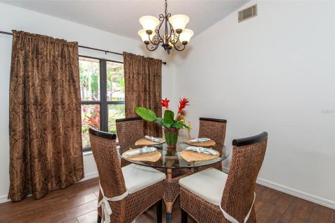 Condo in Venice, Florida, 2 bedrooms № 2233518 - photo 5