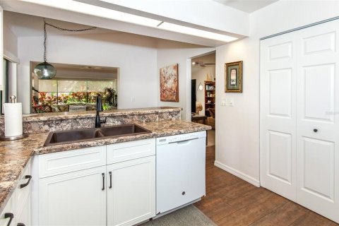 Condo in Venice, Florida, 2 bedrooms № 2233518 - photo 17