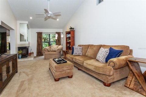 Condo in Venice, Florida, 2 bedrooms № 2233518 - photo 9