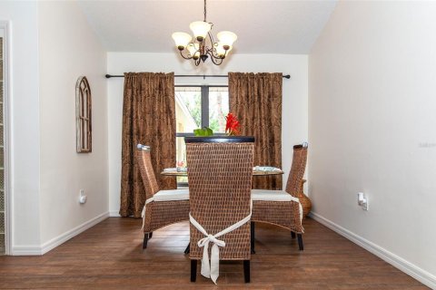 Condo in Venice, Florida, 2 bedrooms № 2233518 - photo 6
