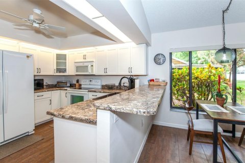 Condo in Venice, Florida, 2 bedrooms № 2233518 - photo 19