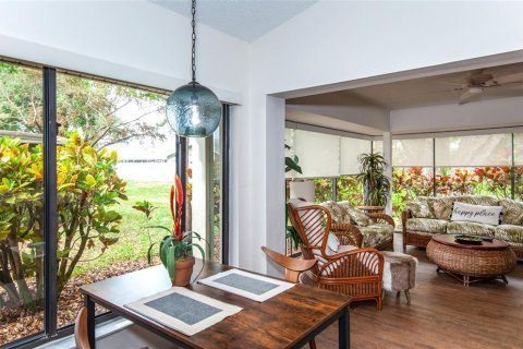 Condo in Venice, Florida, 2 bedrooms № 2233518 - photo 22