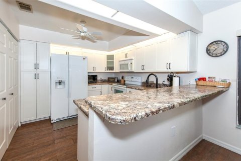 Condo in Venice, Florida, 2 bedrooms № 2233518 - photo 15