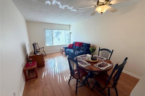 Condo in Lakeland, Florida, 2 bedrooms № 2219255 - photo 10