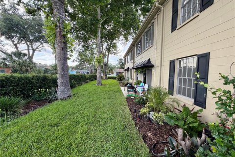 Condo in Lakeland, Florida, 2 bedrooms № 2219255 - photo 5