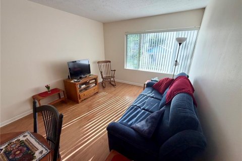 Condo in Lakeland, Florida, 2 bedrooms № 2219255 - photo 11