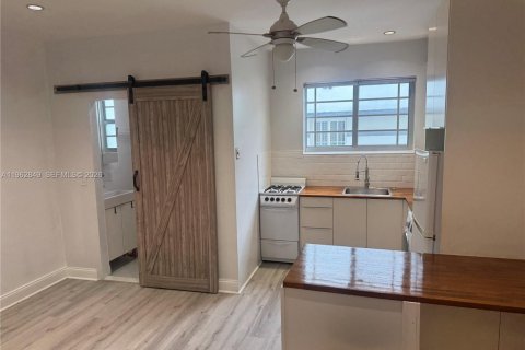 Купить кондоминиум в Майами-Бич, Флорида 1 спальня, 39.02м2, № 2024219 - фото 16