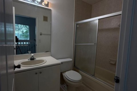 Copropriété à louer à Hialeah, Floride: 2 chambres, 95.69 m2 № 1930201 - photo 5