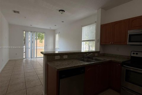 Copropriété à louer à Hialeah, Floride: 2 chambres, 95.69 m2 № 1930201 - photo 3