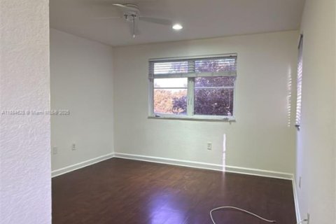 Copropriété à louer à Hialeah, Floride: 2 chambres, 95.69 m2 № 1930201 - photo 8