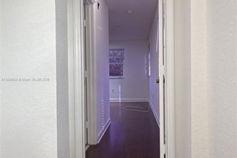 Copropriété à louer à Hialeah, Floride: 2 chambres, 95.69 m2 № 1930201 - photo 7