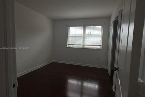 Copropriété à louer à Hialeah, Floride: 2 chambres, 95.69 m2 № 1930201 - photo 4