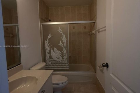 Copropriété à louer à Hialeah, Floride: 2 chambres, 95.69 m2 № 1930201 - photo 2