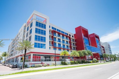 Copropriété à vendre à Hollywood, Floride: 1 chambre, 56.48 m2 № 2392503 - photo 2