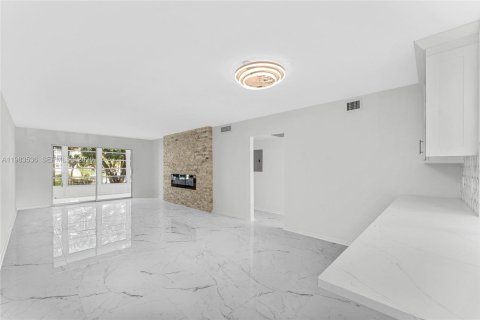 Condo in Coconut Creek, Florida, 2 bedrooms  № 2053098 - photo 22