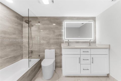 Condo in Coconut Creek, Florida, 2 bedrooms  № 2053098 - photo 18