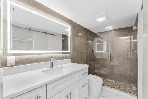 Condo in Coconut Creek, Florida, 2 bedrooms  № 2053098 - photo 13