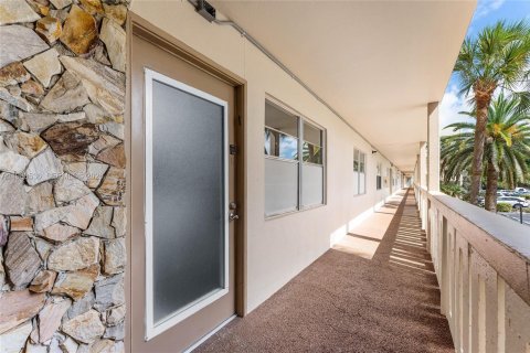 Condo in Coconut Creek, Florida, 2 bedrooms  № 2053098 - photo 23