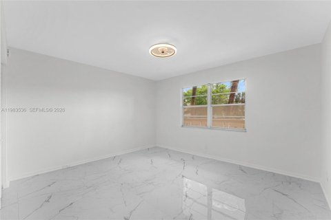 Condo in Coconut Creek, Florida, 2 bedrooms  № 2053098 - photo 17