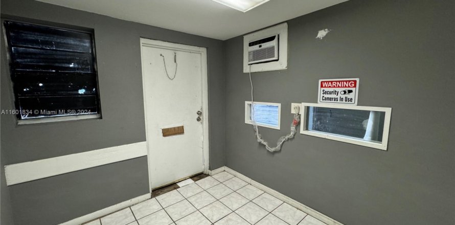 Immobilier commercial à Hialeah, Floride № 1221417