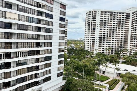 Снять в аренду кондоминиум в Халландейл-Бич, Флорида 1 спальня, 76.92м2, № 1966169 - фото 9