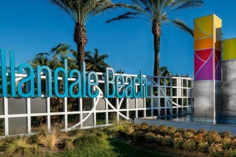 Commercial property in Hallandale Beach, Florida № 880884 - photo 1