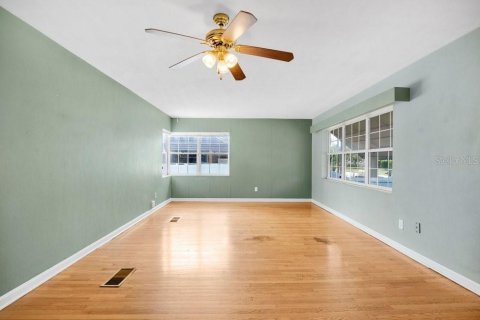 House in Orlando, Florida 3 bedrooms, 143.26 sq.m. № 2213205 - photo 5