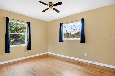 House in Orlando, Florida 3 bedrooms, 143.26 sq.m. № 2213205 - photo 12
