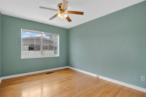House in Orlando, Florida 3 bedrooms, 143.26 sq.m. № 2213205 - photo 15