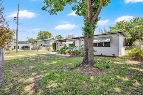 House in Orlando, Florida 3 bedrooms, 143.26 sq.m. № 2213205 - photo 2