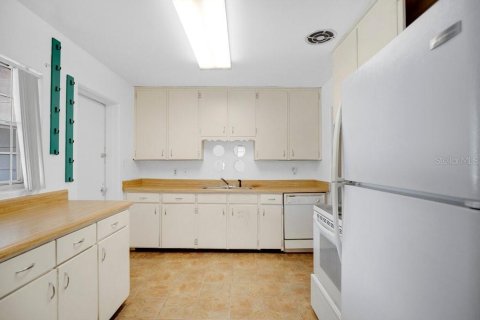 House in Orlando, Florida 3 bedrooms, 143.26 sq.m. № 2213205 - photo 9