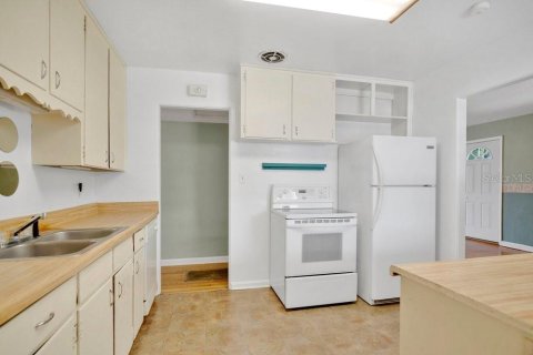House in Orlando, Florida 3 bedrooms, 143.26 sq.m. № 2213205 - photo 10