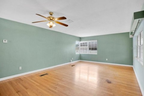 House in Orlando, Florida 3 bedrooms, 143.26 sq.m. № 2213205 - photo 4
