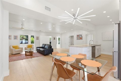 House in Winter Park, Florida 4 bedrooms, 192.77 sq.m. № 2223363 - photo 17