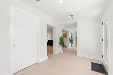 House in Winter Park, Florida 4 bedrooms, 192.77 sq.m. № 2223363 - photo 7