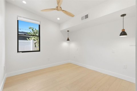 House in Winter Park, Florida 4 bedrooms, 192.77 sq.m. № 2223363 - photo 27