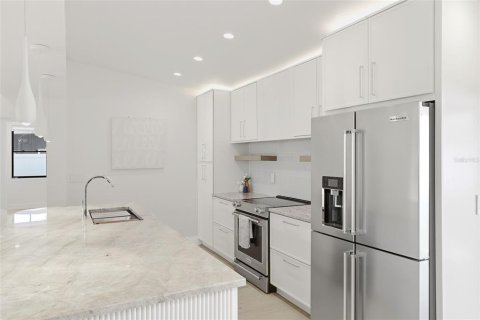 House in Winter Park, Florida 4 bedrooms, 192.77 sq.m. № 2223363 - photo 12
