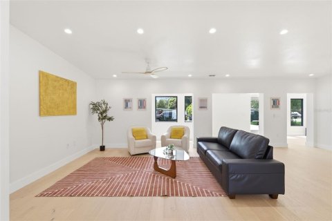 House in Winter Park, Florida 4 bedrooms, 192.77 sq.m. № 2223363 - photo 18