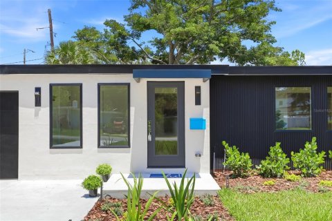 House in Winter Park, Florida 4 bedrooms, 192.77 sq.m. № 2223363 - photo 3