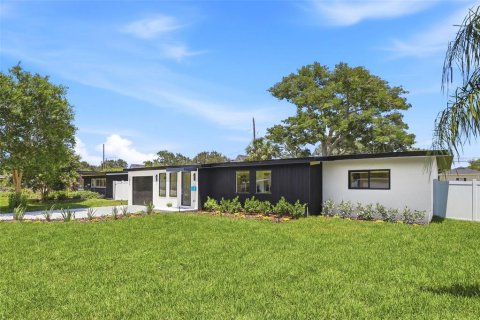 House in Winter Park, Florida 4 bedrooms, 192.77 sq.m. № 2223363 - photo 4