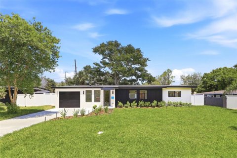 House in Winter Park, Florida 4 bedrooms, 192.77 sq.m. № 2223363 - photo 5