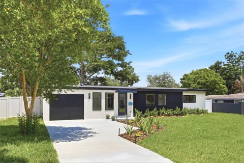 House in Winter Park, Florida 4 bedrooms, 192.77 sq.m. № 2223363 - photo 6