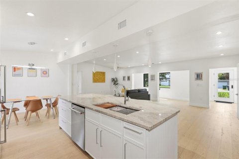House in Winter Park, Florida 4 bedrooms, 192.77 sq.m. № 2223363 - photo 14