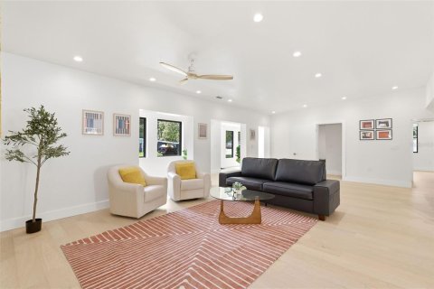 House in Winter Park, Florida 4 bedrooms, 192.77 sq.m. № 2223363 - photo 19