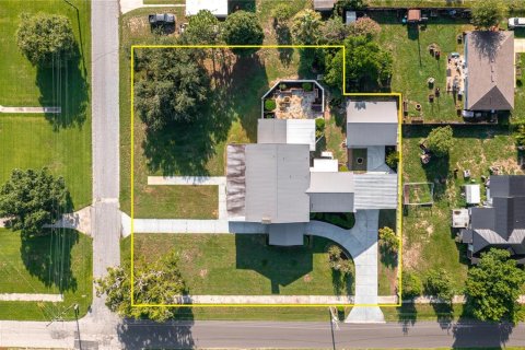House in Fort Meade, Florida 4 bedrooms, 478.35 sq.m. № 2266717 - photo 6