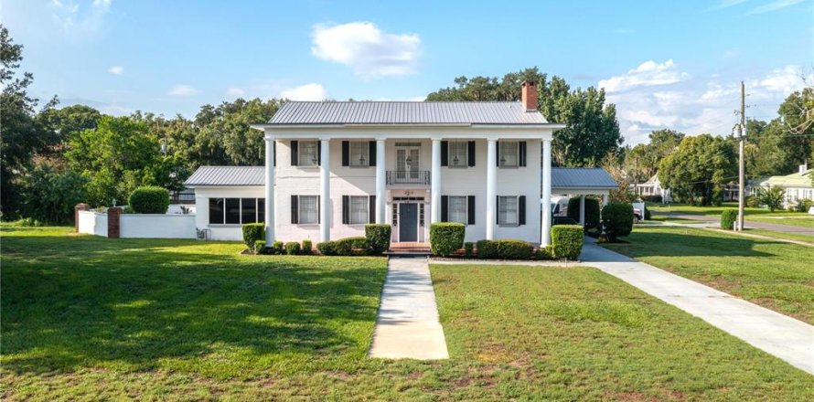 House in Fort Meade, Florida 4 bedrooms, 478.35 sq.m. № 2266717