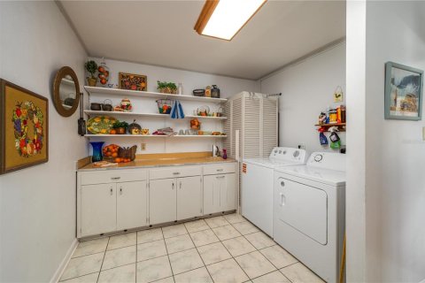 House in Fort Meade, Florida 4 bedrooms, 478.35 sq.m. № 2266717 - photo 26
